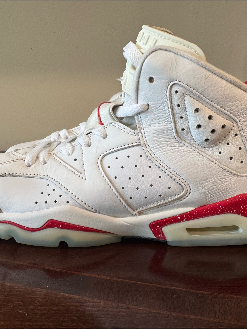 Jordan Air Jordan 6 White/Red Leather Lace Up High Top Kids US 7 384665-116 (7Y)